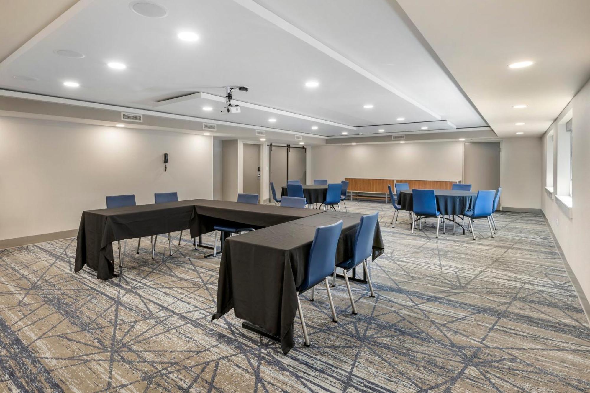 Holiday Inn Express Chicago-Downers Grove By Ihg Kültér fotó